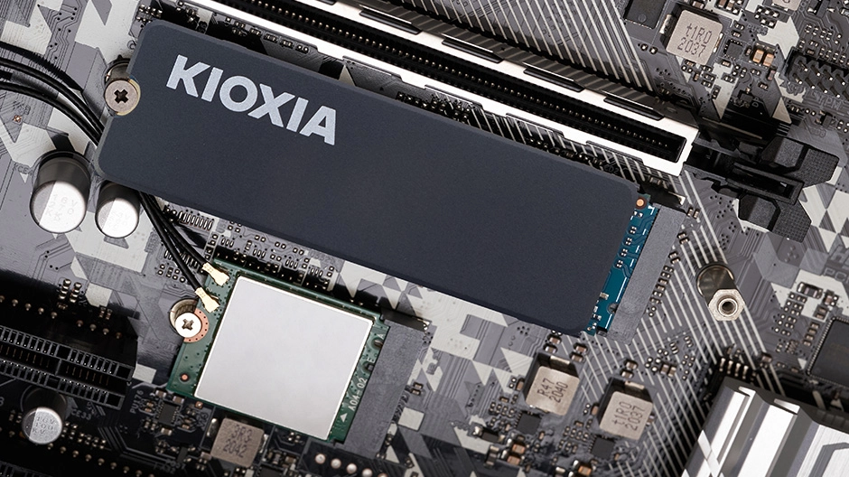 1TB%20KIOXIA%20EXCERIA%20HEATSINK%20M.2%20NVMe%20GEN%204x4%206200/4900MB/s%20LSC11K1T02G8