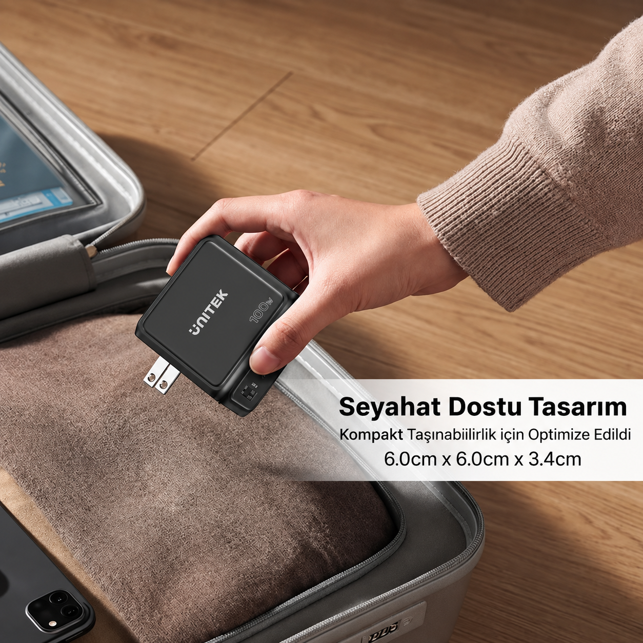 UNITEK%20REXO%20100W%204%20PORTLU%20AKILLI%20EKRANLI%20GAN%20SARJ%20CİHAZI%20(P1132ABK01-EU)